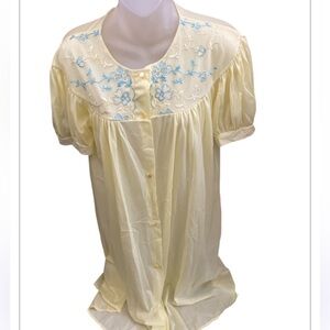 Vgt 1970’s yellow embroidery shear night gown size medium/large granny core
